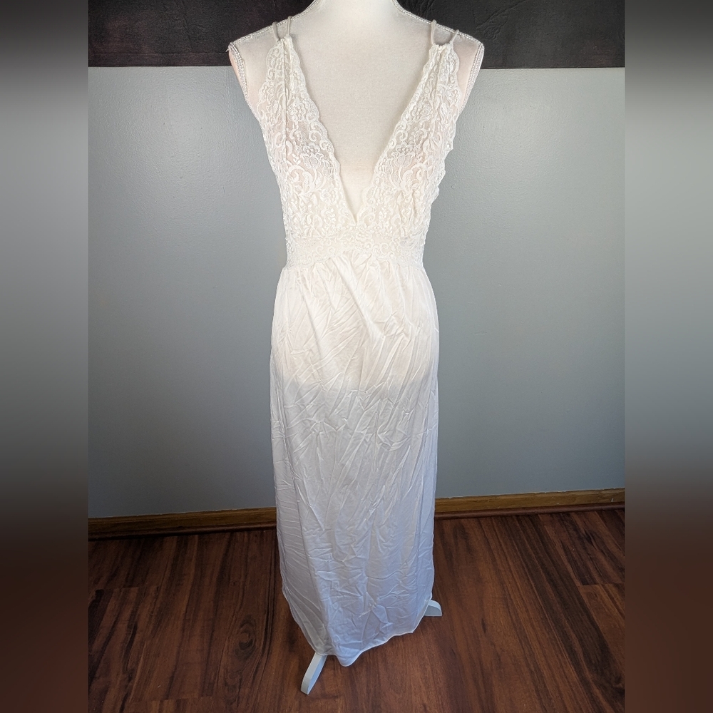 Vintage White Slip Dress With A Peignor - Picture 2 of 14